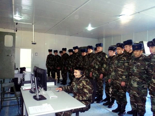 Курсанты ознакомились с новейшей военной техникой ВС Азербайджана