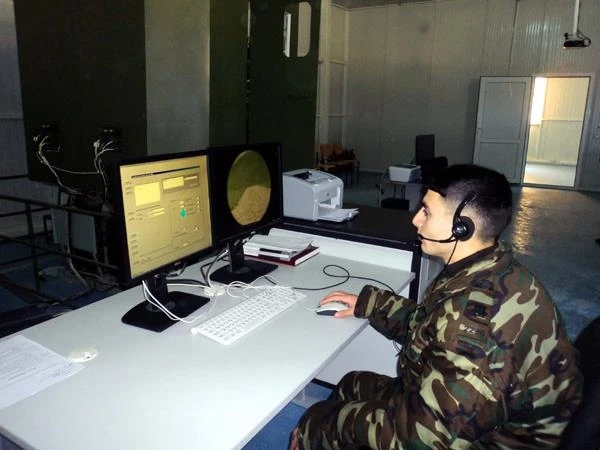 Курсанты ознакомились с новейшей военной техникой ВС Азербайджана