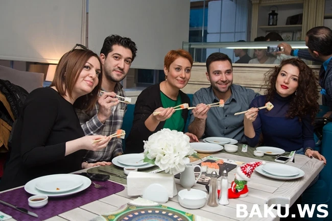 Как азербайджанские селебрити учились готовить суши