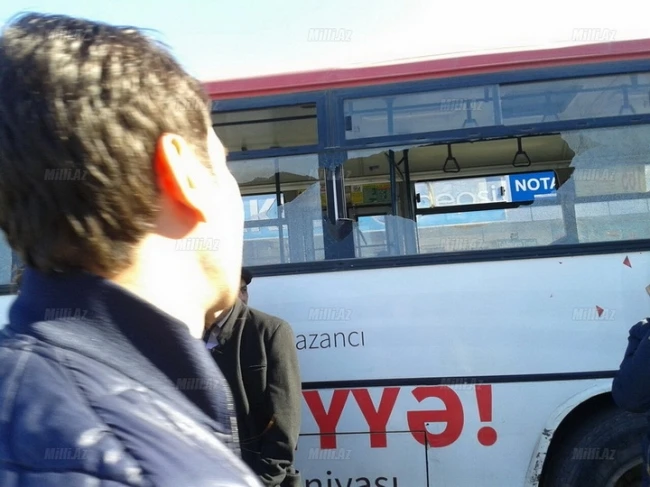 В Баку столкнулись автобусы