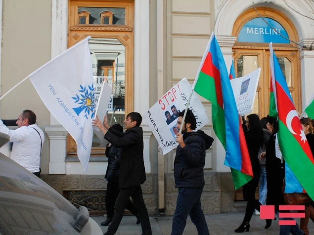 Перед зданием посольства Армении в Грузии проведена акция с требованием освободить Дильгама Аскерова и Шахбаза Гулиева