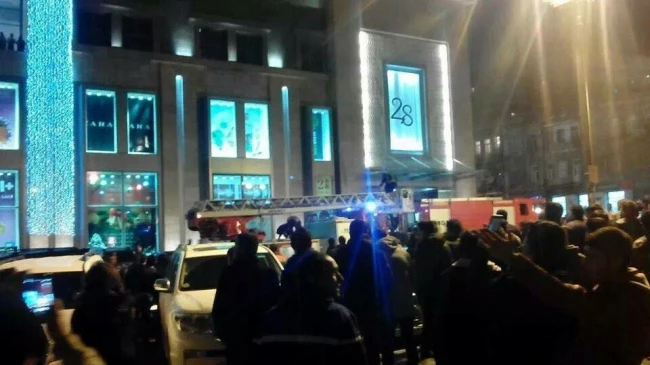 В Баку в торговом центре 28 Mall произошел пожар