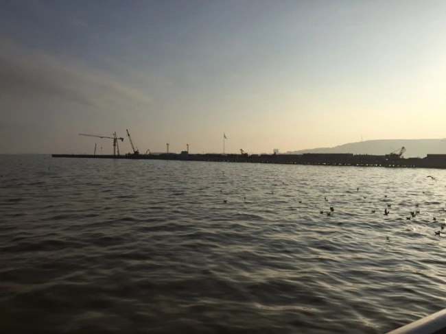 На бакинском бульваре строится новый морской павильон