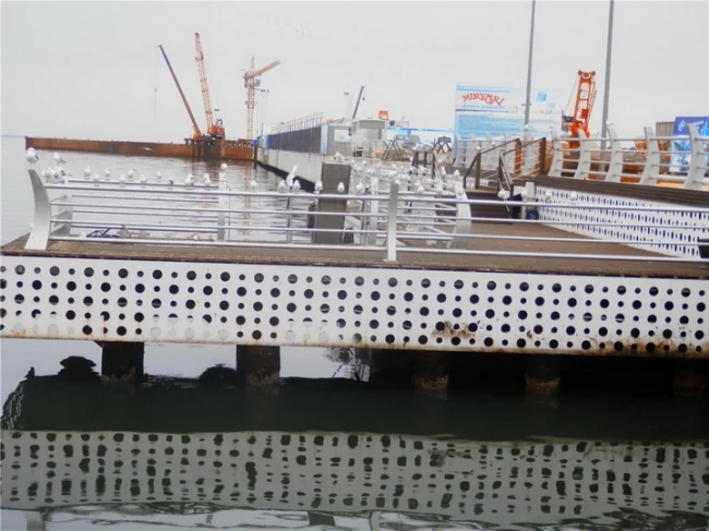 На бакинском бульваре строится новый морской павильон