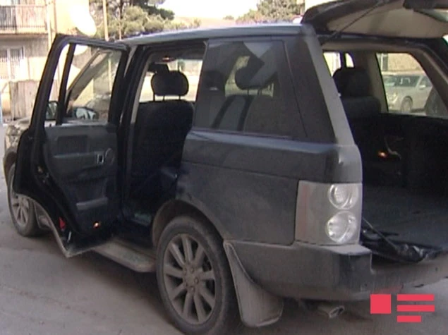 В Баку совершена кража из салона автомобиля марки  Range Rover (видео)