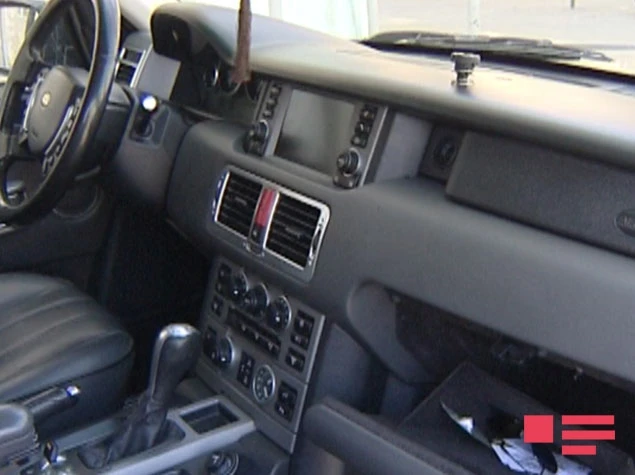 В Баку совершена кража из салона автомобиля марки  Range Rover (видео)