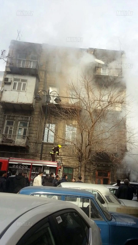В Баку произошел пожар в магазине