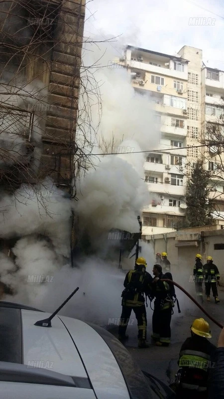В Баку произошел пожар в магазине
