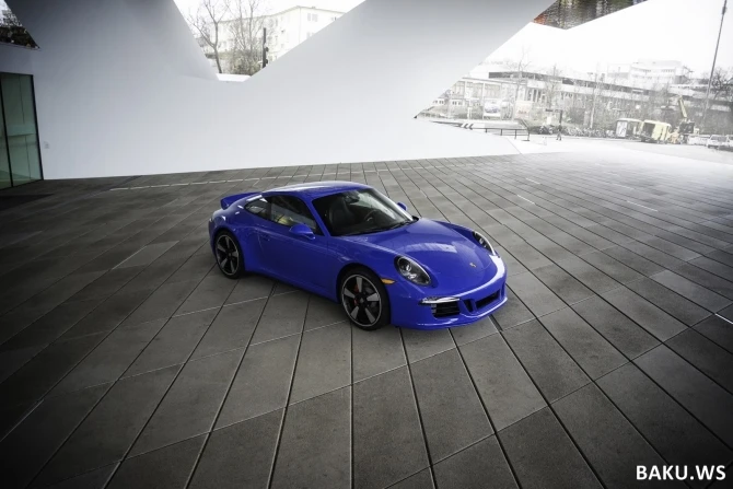 В юбилей Porsche 911 примерил клубный пиджак