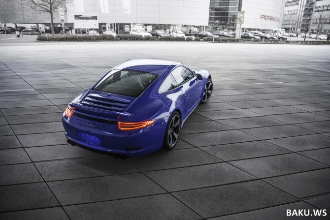 В юбилей Porsche 911 примерил клубный пиджак