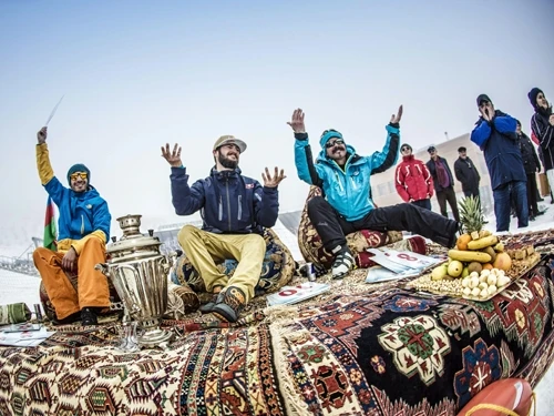 Red Bull Shakh Carpet - ковры-самолеты на горнолыжном курорте Шахдаг (видео)