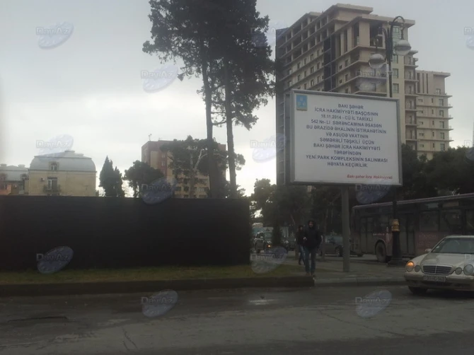 В Баку сносят незаконные пристройки к домам