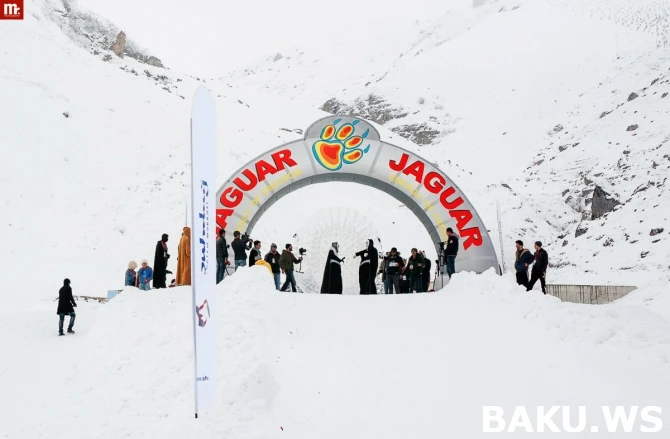 Впервые в Азербайджане с успехом состоялся экстремальный проект JAGUAR SnowBowling (видео)