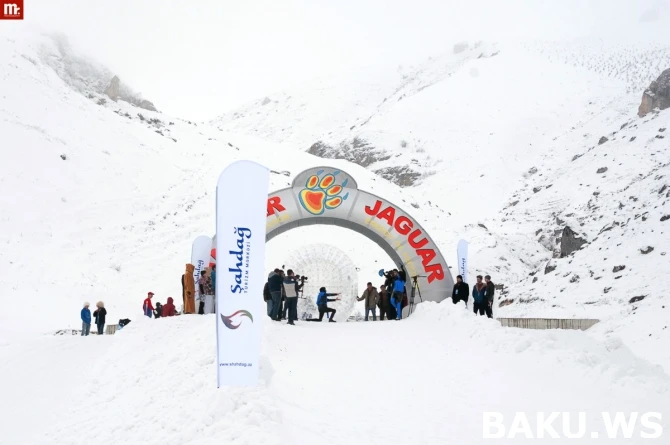 Впервые в Азербайджане с успехом состоялся экстремальный проект JAGUAR SnowBowling (видео)