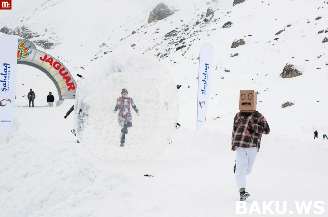 Впервые в Азербайджане с успехом состоялся экстремальный проект JAGUAR SnowBowling (видео)