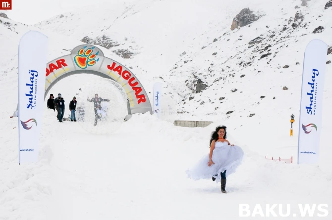 Впервые в Азербайджане с успехом состоялся экстремальный проект JAGUAR SnowBowling (видео)