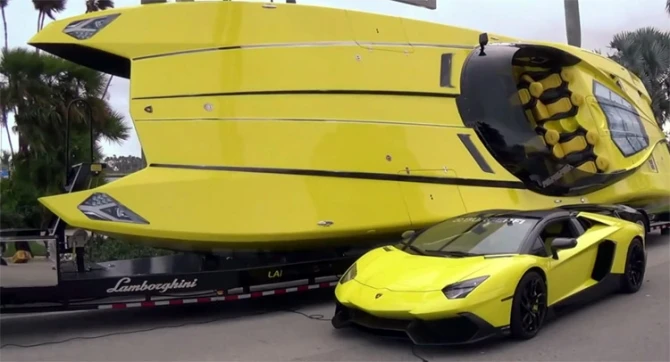 Aventador LP720-4 рожденный плавать в Палм Бич (видео)