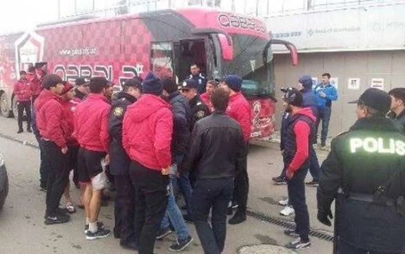 На футбольном матче в Баку произошла массовая драка