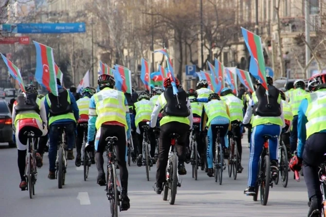 В Баку состоялся велопробег, посвященный Дню молодежи