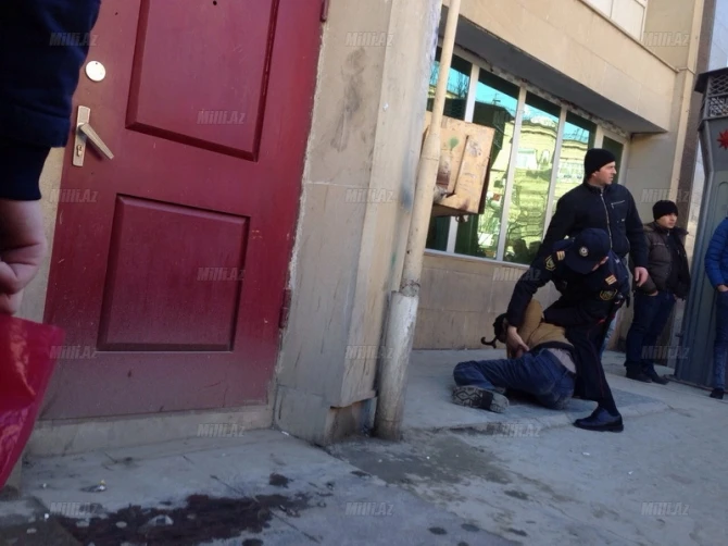 В Баку задержан мужчина, нападавший на прохожих у метро