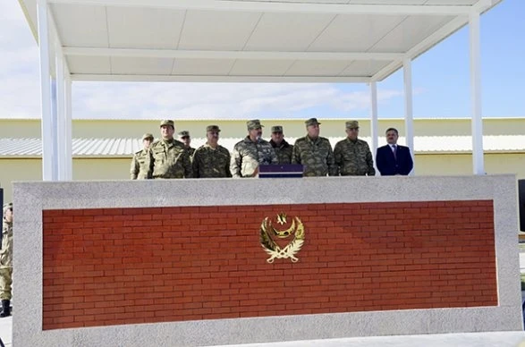 Министр обороны Азербайджана на линии фронта