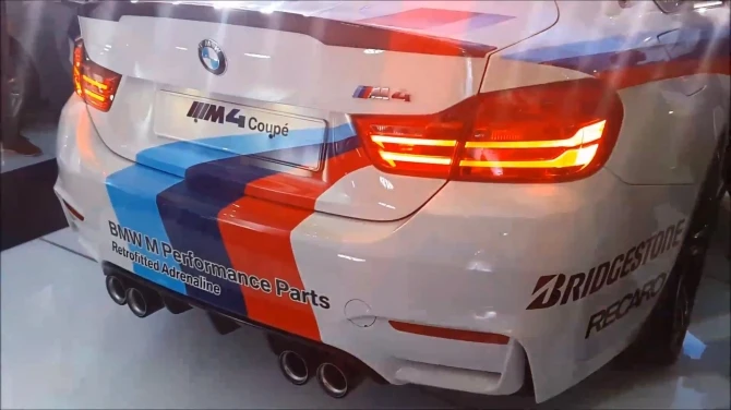 BMW M4 демонстрирует свой уникальный цвет и неистовый драйв (видео)