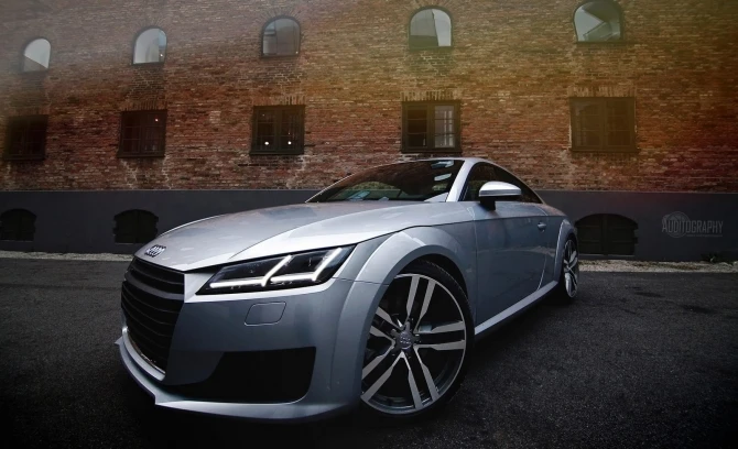 2015 Audi TT в образе снежного ангелочка