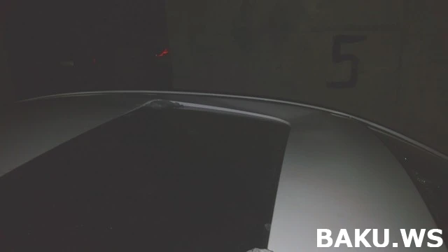 В Баку глыбами льда разбито несколько десятков автомобилей (видео)