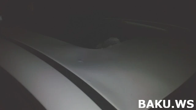 В Баку глыбами льда разбито несколько десятков автомобилей (видео)