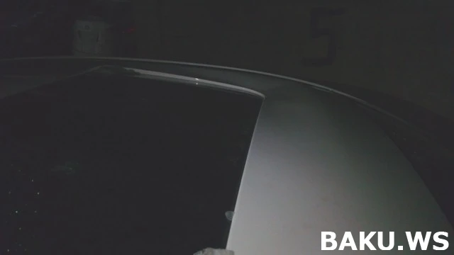 В Баку глыбами льда разбито несколько десятков автомобилей (видео)