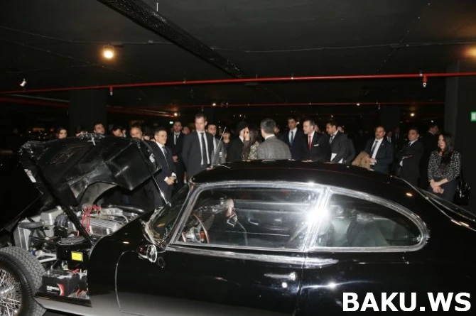 В Баку прошла выставка классических автомобилей