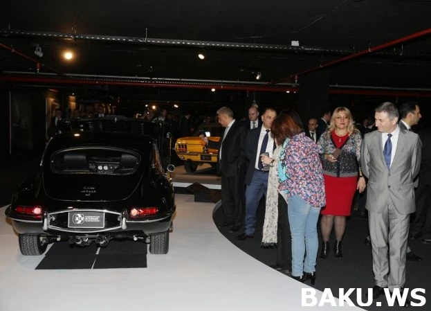 В Баку прошла выставка классических автомобилей