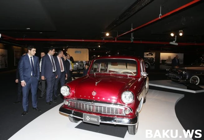 В Баку прошла выставка классических автомобилей