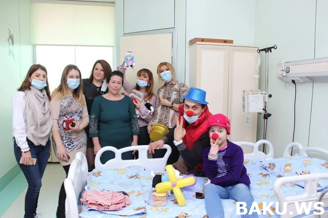 Кямран Размовар и его друзья навестили детей в Детском отделении Онкоцентра Баку