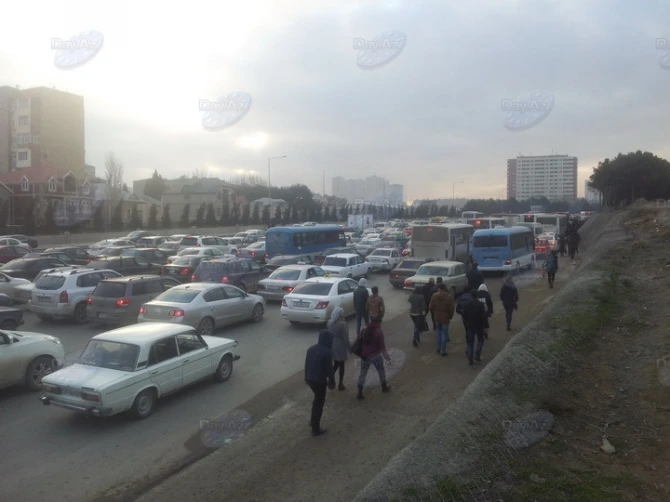 На трассе Баку-Сумгайыт вновь образовалась огромная пробка