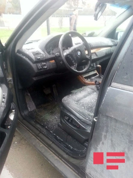 В Баку сгорел BMW X5
