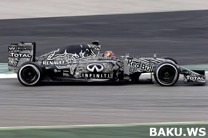 Mercedes выглядел непобедимым во второй день заездов F1