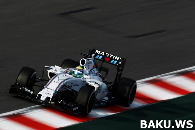 Mercedes выглядел непобедимым во второй день заездов F1
