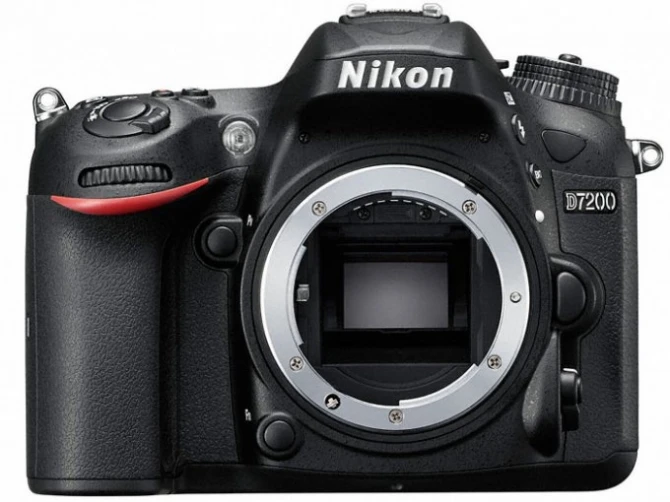 Зеркальная камера Nikon D7200 формата DX с поддержкой NFC