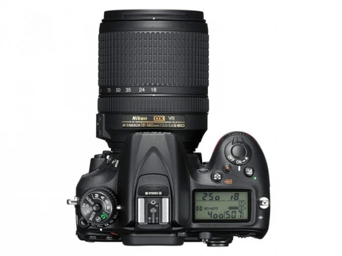 Зеркальная камера Nikon D7200 формата DX с поддержкой NFC