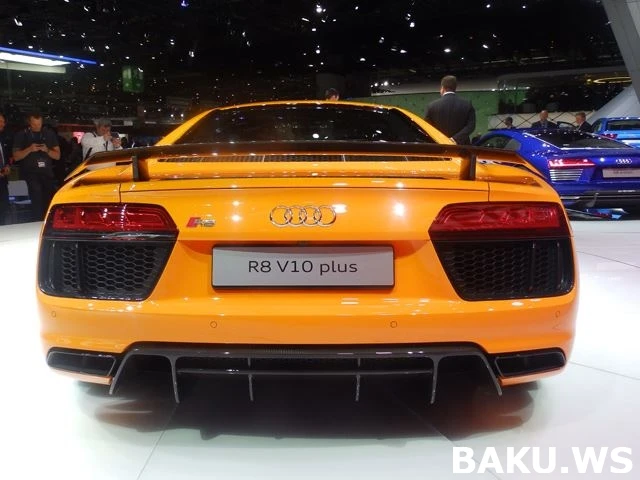 Женева 2015: Триумфальный дебют Audi R8 (видео)