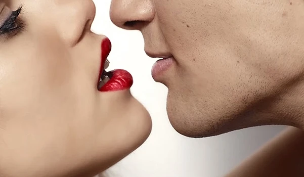 Сьюки Уотерхаус и Джордж Ле Паж в рекламной кампании Burberry Kisses (видео)
