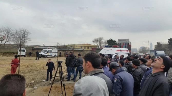 В Баку спасли рабочих, повисших на высоте 93 м (обновлено, видео)
