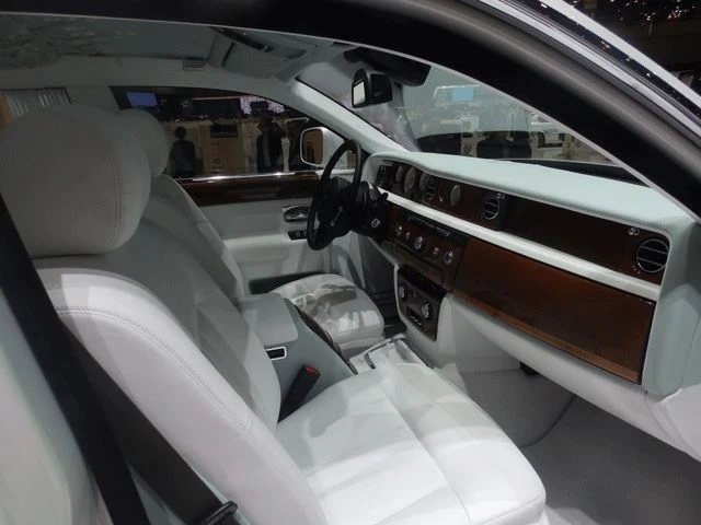 Женева 2015: Китайское веяние Rolls-Royce Phantom Serenity (видео)