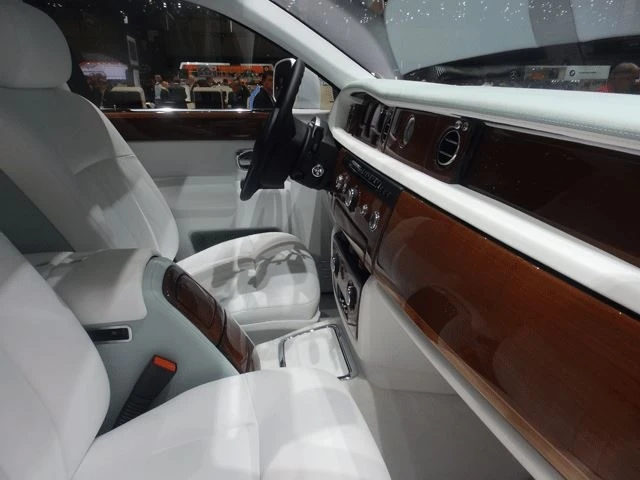 Женева 2015: Китайское веяние Rolls-Royce Phantom Serenity (видео)
