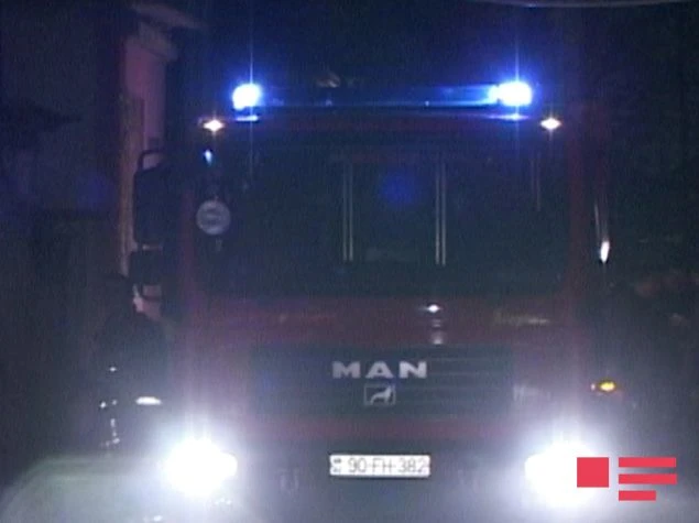 В Баку минувшей ночью произошел пожар в жилом здании