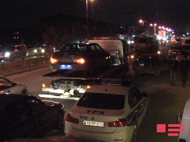 На проспекте Бабека семь автомобилей врезались друг в друга