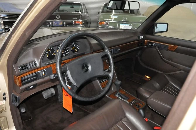 30 лет стоявший в гараже Mercedes-Benz S-class выставлен на аукцион