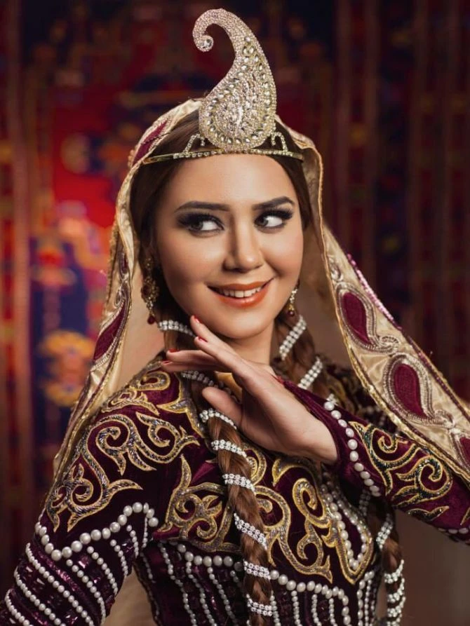 Оксана Расулова снялась в праздничной фотосессии