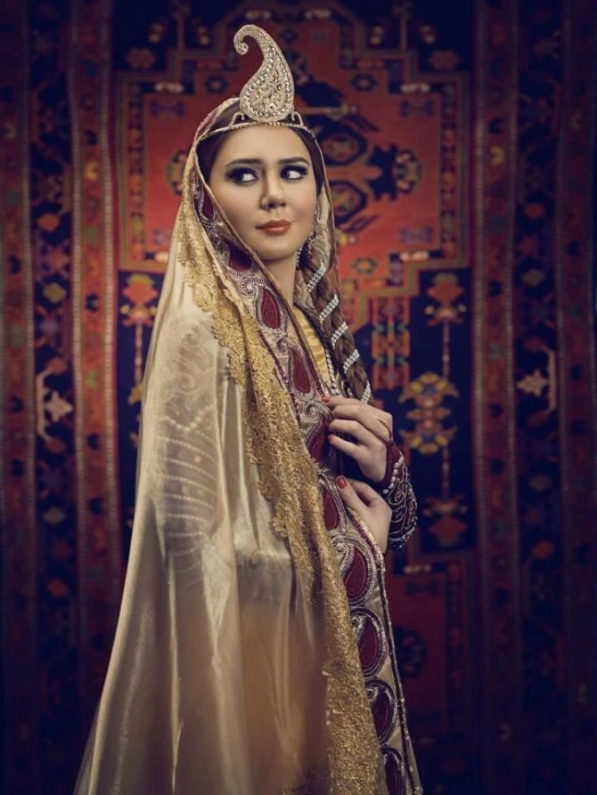 Оксана Расулова снялась в праздничной фотосессии
